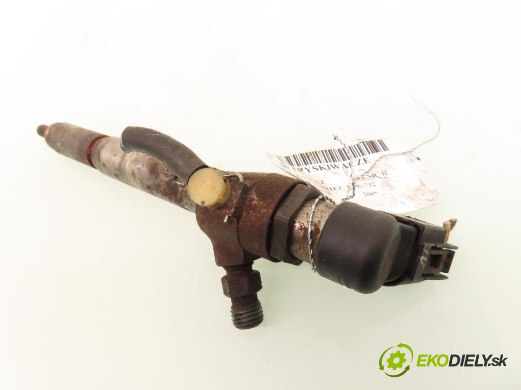 RENAULT SCENIC II (JM0/1_) MINIVAN 2007 78,00 1.5 dCi 106 - K9K 732 1461,00 vstřikovač H8200294788 ; 8200380253 (Vstřikovač paliva)