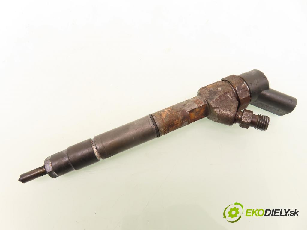 MERCEDES-BENZ KLASA A (W168) HB 2002 70,00 A 170 CDI 95 - OM 668.942 1689,00 vstrekovač 0445110116 ; A6680700987 (Vstrekovač paliva)