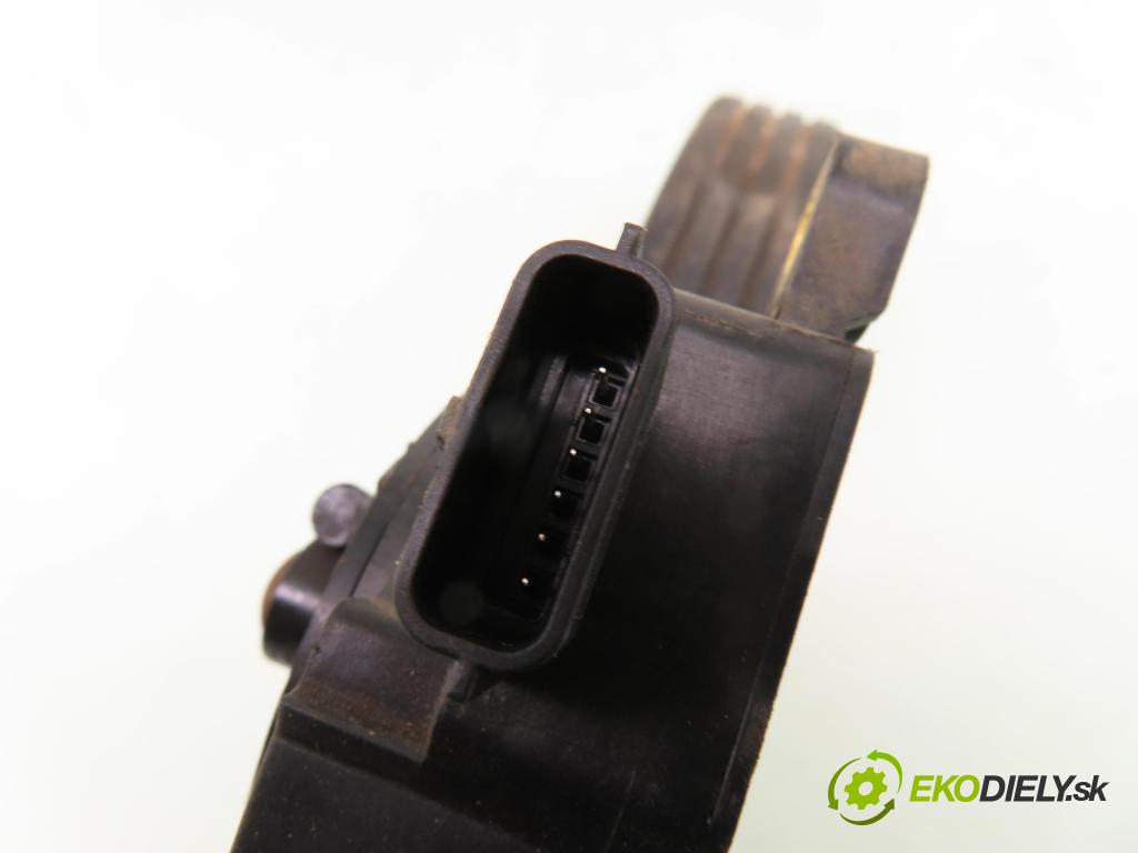 RENAULT MODUS / GRAND MODUS (F/JP0_) MINIVAN 2004 48,00 1.5 dCi (FP0E, JP0E) - K9K 768 1461,00 Potenciometer plynu 8200139322 (Pedál)