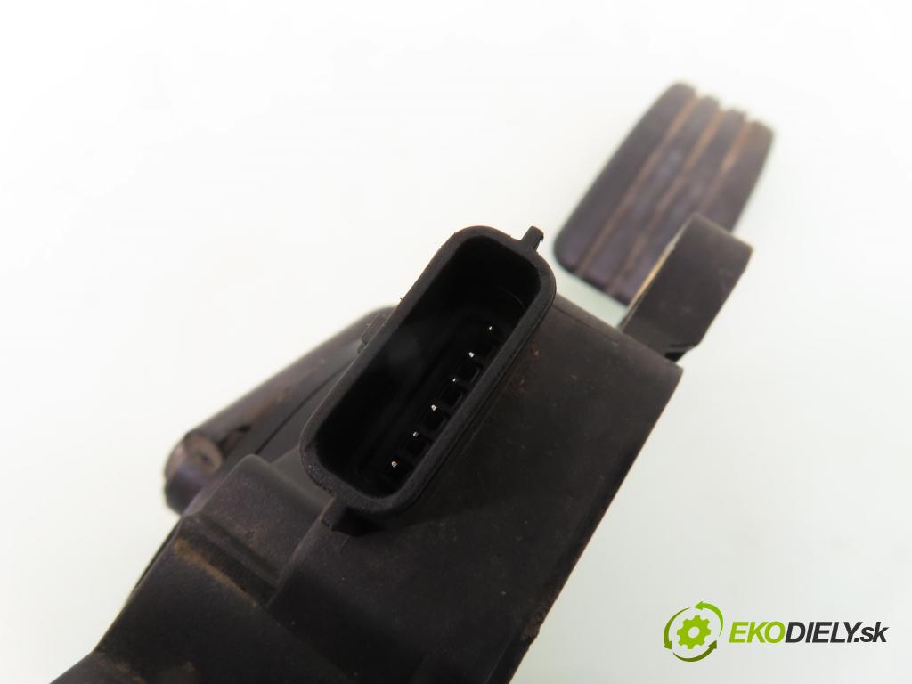 RENAULT SCENIC II (JM0/1_) MINIVAN 2007 78,00 1.5 dCi 106 - K9K 732 1461,00 Potenciometer plynu 8200159647 (Pedál)