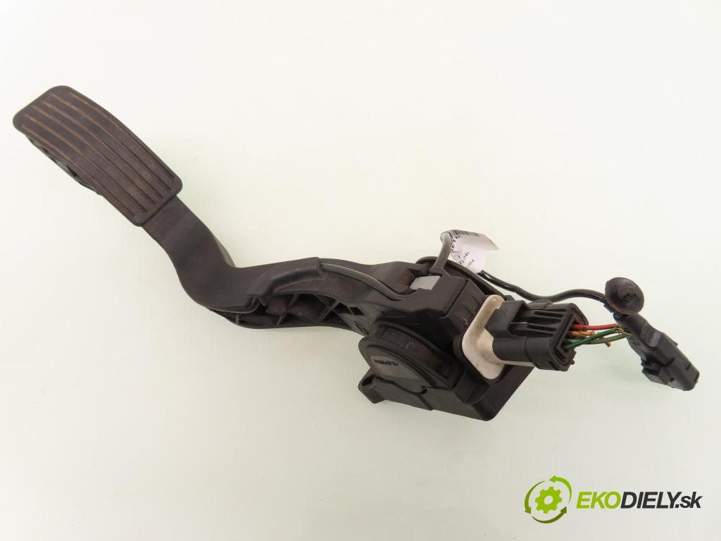 CITROEN C4 I (LC_) HB 2004 80,00 1.6 HDi 109 - 9HZ (DV6TED4) 1560,00 Potenciometer plynu 0280755001 ; 9650889180 (Pedál)
