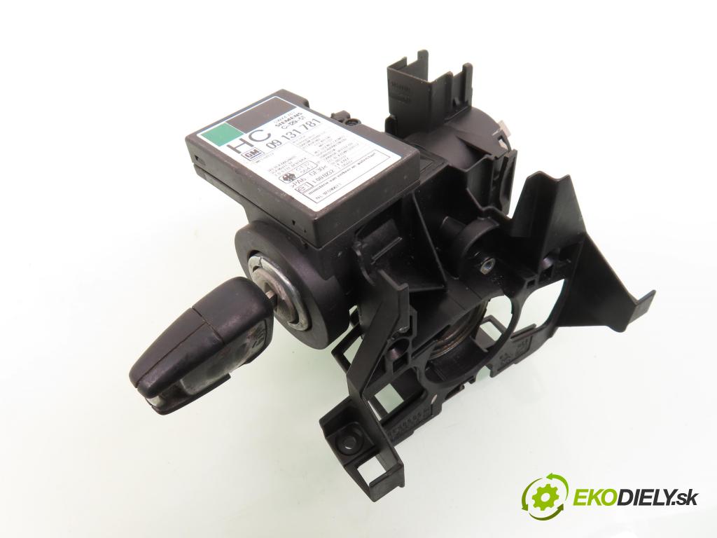 OPEL ASTRA G liftback (T98) HB 1999 85,00 1.8 16V - X 18 XE1 1796,00 spinačka 90589313 ; 90589389 (Spínacia skrinka a kľúč)