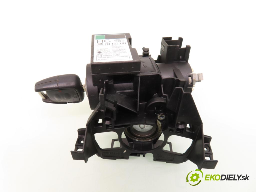 OPEL ASTRA G liftback (T98) HB 1999 85,00 1.8 16V - X 18 XE1 1796,00 spinačka 90589313 ; 90589389 (Spínacia skrinka a kľúč)