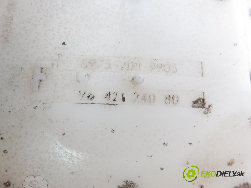 PEUGEOT 206 liftback (2A/C) HB 1998 55,00 1.4 75 - KFW 1360,00 pumpa paliva 9642124080