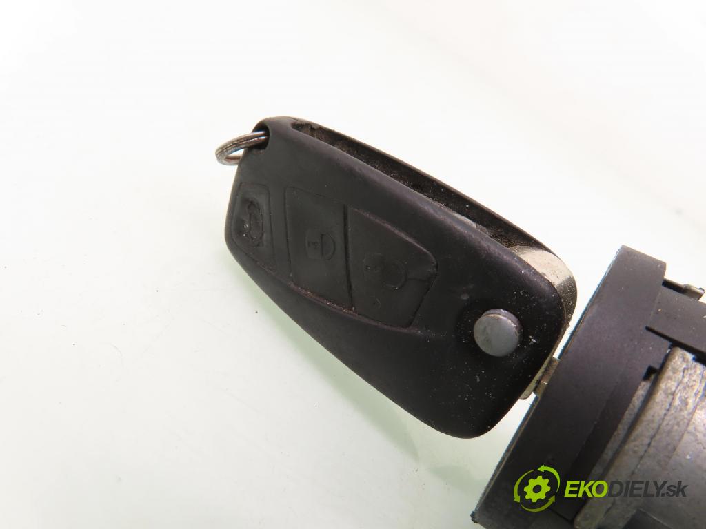 FIAT GRANDE PUNTO (199_) HB 2006 96,00 1.9 D Multijet 130 8V - 199 A5.000 1910,00 spinačka 51749998 ; 01098400 (Spínacia skrinka a kľúč)