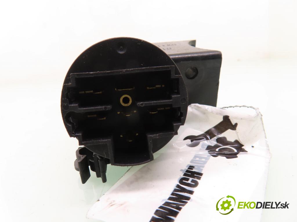 ALFA ROMEO 147 (937_) HB 2001 77,00 1.6 16V T.SPARK ECO 105 - AR 37203 1598,00 spinačka  (Spínacia skrinka a kľúč)