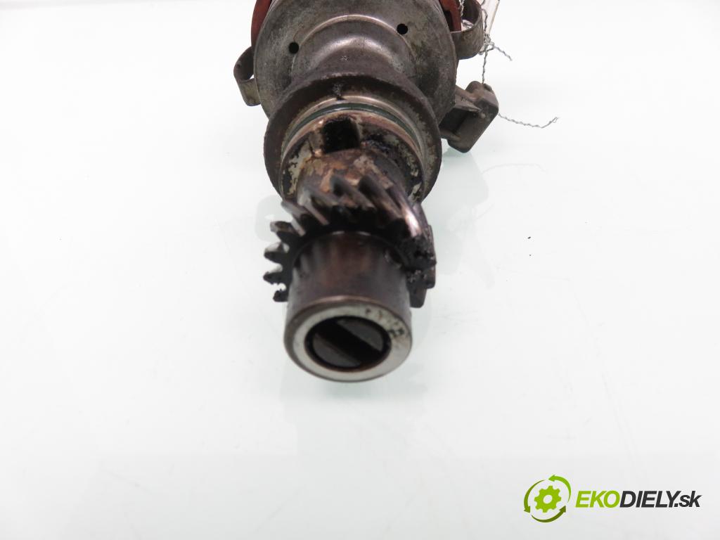 AUDI A4 (8D2, B5) SEDAN 1995 75,00 1.6 - ALZ 1595,00 Rozdeľovač zapaľovací 0237520059 ; 050905205AR