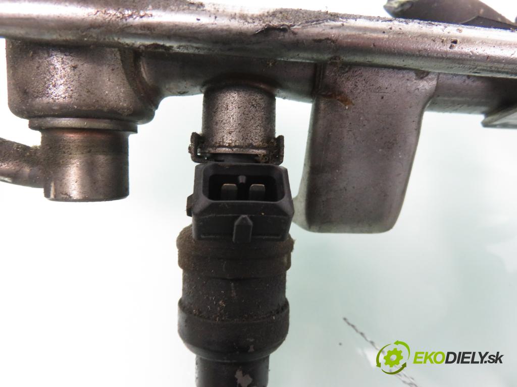 AUDI A4 (8D2, B5) SEDAN 1997 110,00 1.8 T 150 - AEB 1781,00 Lišta vstrekovacia 058133681C ; 0280150447 (Vstrekovacia lišta)