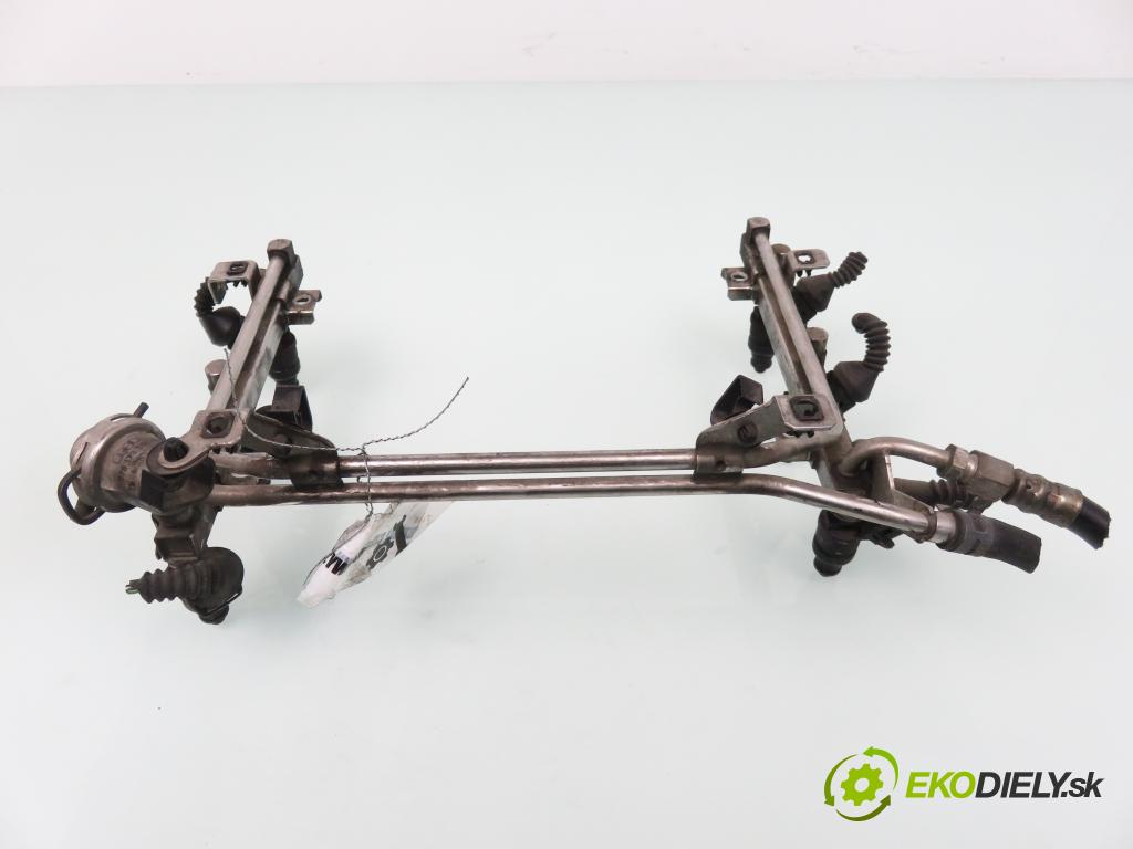 AUDI A6 Avant (4B5, C5) KOMBI 1998 142,00 2.8 quattro - ACK 2771,00 Lišta vstrekovacia 078133681A ; 078133551L ; 078133551BA (Vstrekovacia lišta)