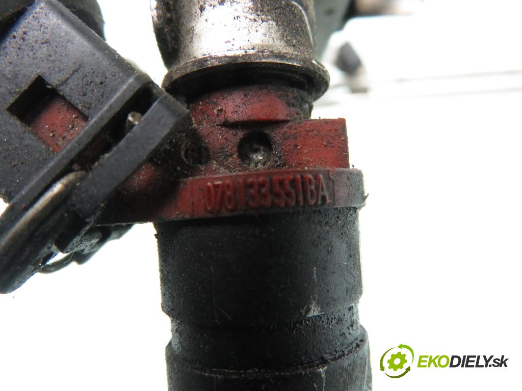 AUDI A6 Avant (4B5, C5) KOMBI 1998 142,00 2.8 quattro - ACK 2771,00 Lišta vstrekovacia 078133681A ; 078133551L ; 078133551BA (Vstrekovacia lišta)