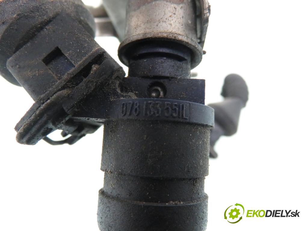 AUDI A6 Avant (4B5, C5) KOMBI 1998 142,00 2.8 quattro - ACK 2771,00 Lišta vstrekovacia 078133681A ; 078133551L ; 078133551BA (Vstrekovacia lišta)