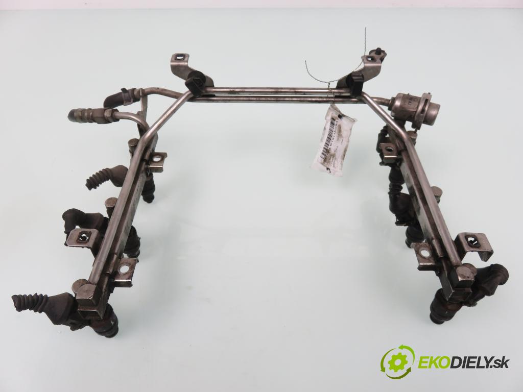 AUDI A6 Avant (4B5, C5) KOMBI 1998 142,00 2.8 quattro - ACK 2771,00 Lišta vstrekovacia 078133681A ; 078133551L ; 078133551BA (Vstrekovacia lišta)