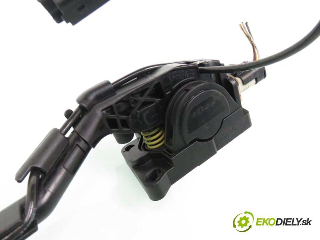 PEUGEOT 407 SW (6E_) KOMBI 2005 100,00 2.0 HDi 135 - RHR 1997,00 potenciometr plynového pedálu 9650341780 ; 0280755012 (Potenciometr plynového pedálu)