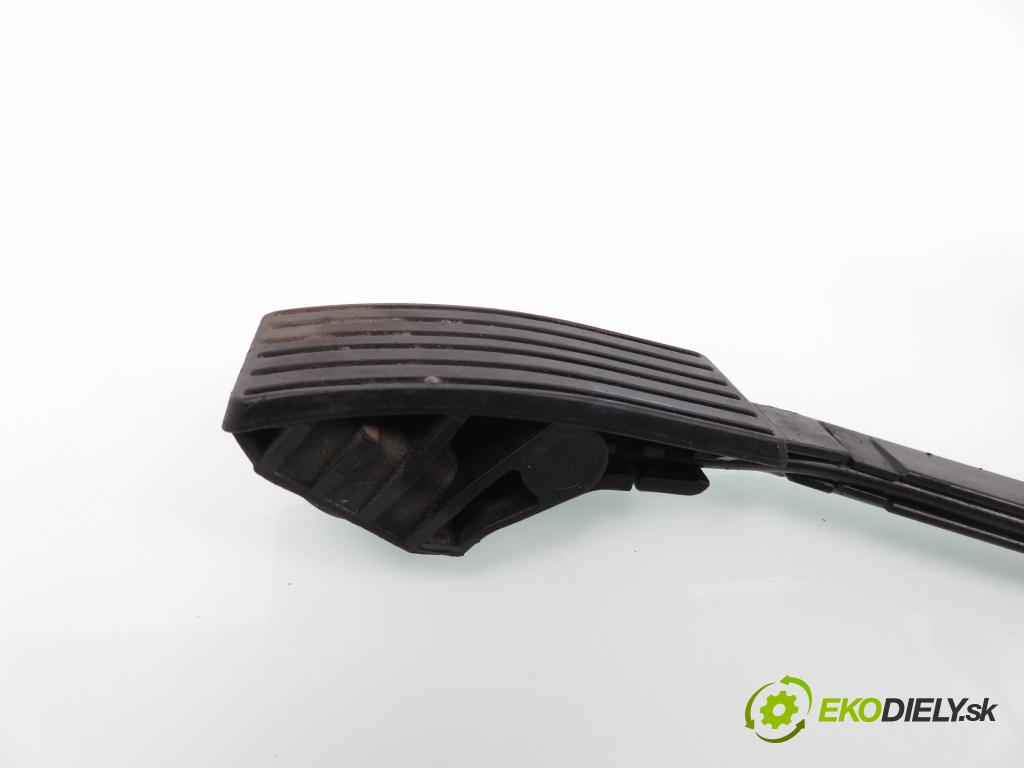PEUGEOT 407 SW (6E_) KOMBI 2005 100,00 2.0 HDi 135 - RHR 1997,00 potenciometr plynového pedálu 9650341780 ; 0280755012 (Potenciometr plynového pedálu)