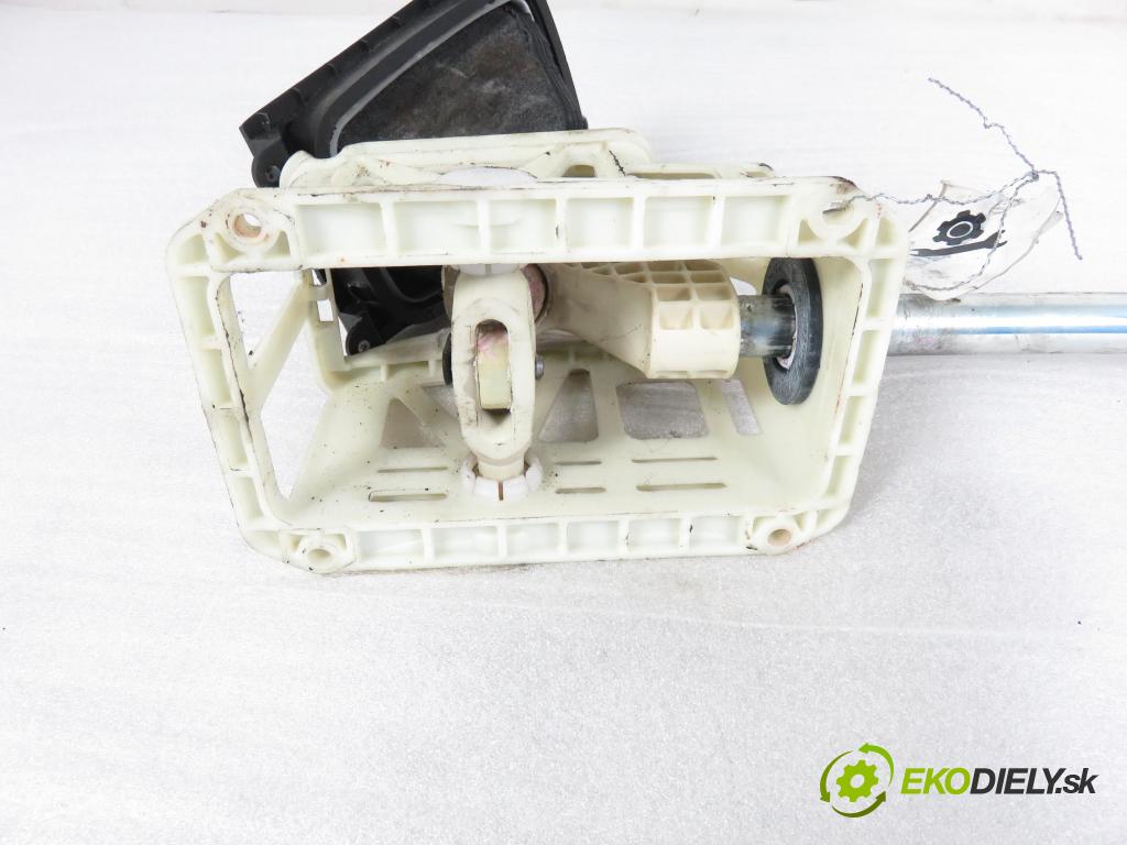 OPEL ASTRA G liftback (T98) HB 1999 74,00 1.6 16V - X 16 XEL 1598,00 ZVEDÁK: 90523924