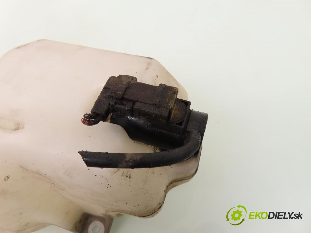 HONDA CIVIC VIII (FN, FK) SEDAN 2007 103,00 1.8 (FN1, FK2) - R18A2 1799,00 nádržka ostřikovačů  (Klika dveří ostatní)