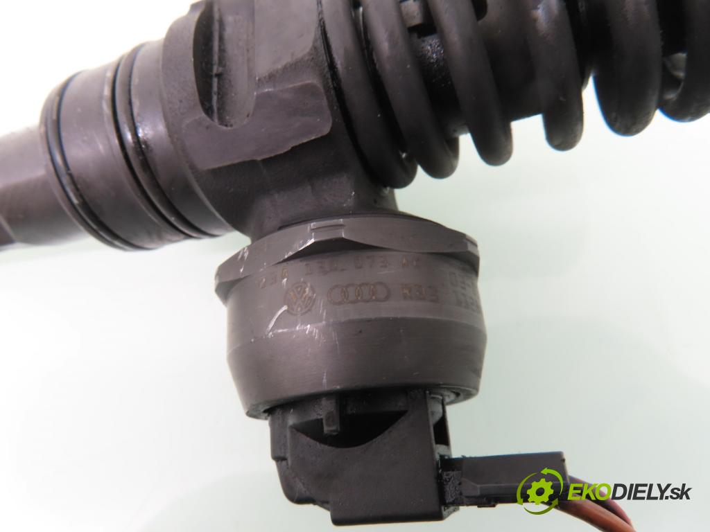 VW SHARAN (7M8, 7M9, 7M6) MINIVAN 2003 85,00 1.9 TDI PD 115 - AUY 1896,00 Vstrekovač 038130073AK ; 0414720038 (Vstrekovač paliva)