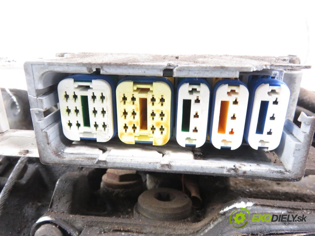 CITROEN C5 I (DC_) LIFTBACK 2002 100,00 2.0 16V (DCRFNC, DCRFNF) - RFN (EW10J4) 1997,00 převodovka AUTOMATICKÝ
