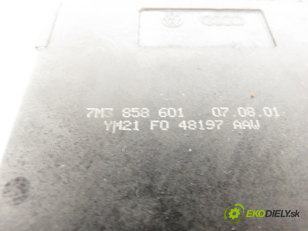 VW SHARAN (7M8, 7M9, 7M6) MINIVAN 2001 85,00 1.9 TDI PD 115 - AUY 1896,00 držák na nápoje 7M3858601 ; 7M3858602 (Úchyty)
