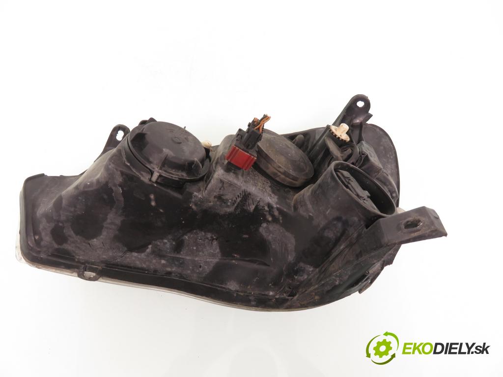 OPEL CORSA C (X01) HB 2002 43,00 1.0 12V 58 - Z 10 XE 973,00 světlo PP