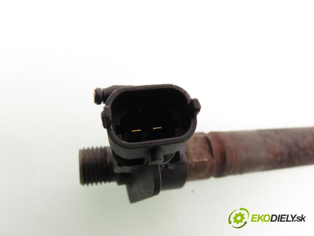 PEUGEOT 407 (6D_) SEDAN 2006 125,00 2.2 HDi 170 - 4HT (DW12BTED4) 2179,00 vstrekovač 9659228880 (Vstrekovač paliva)