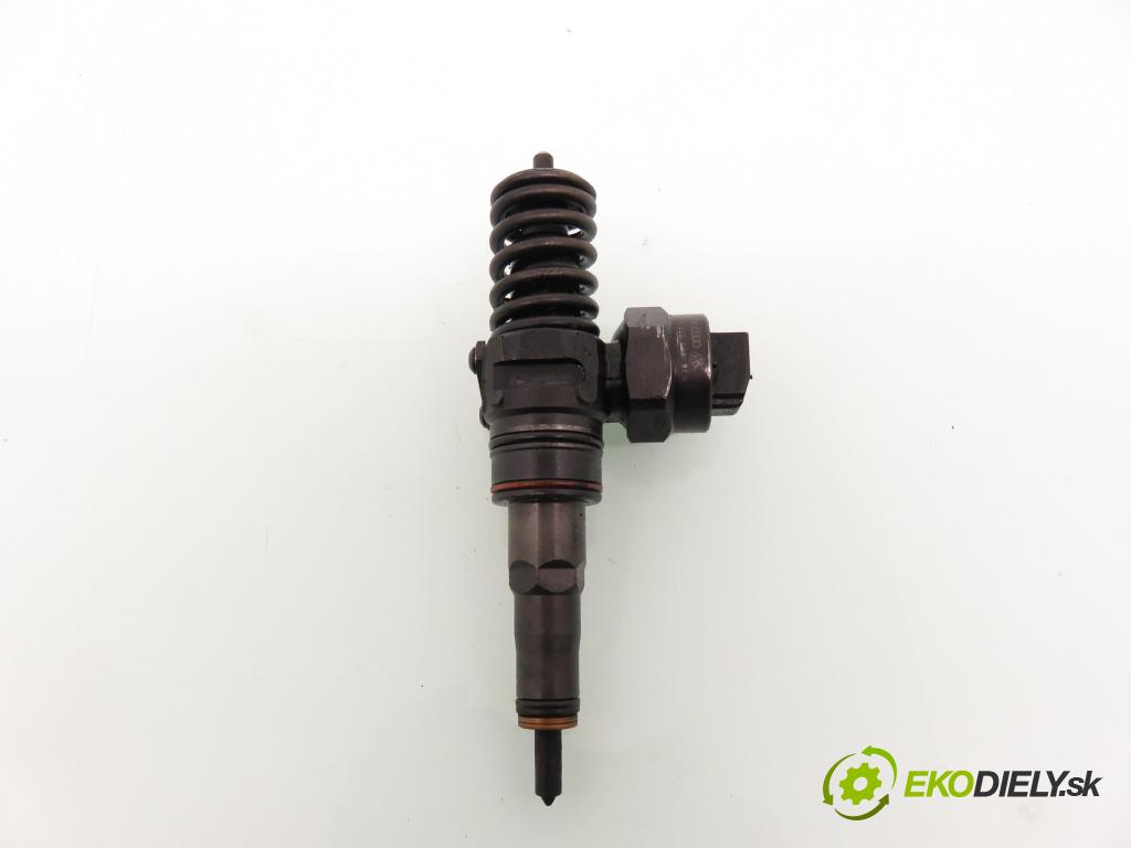 VW PASSAT B5.5 Variant (3B6) KOMBI 2001 96,00 1.9 TDI PD 130 - AVF 1896,00 Vstrekovač 038130073AA ; 0414720028 (Vstrekovač paliva)