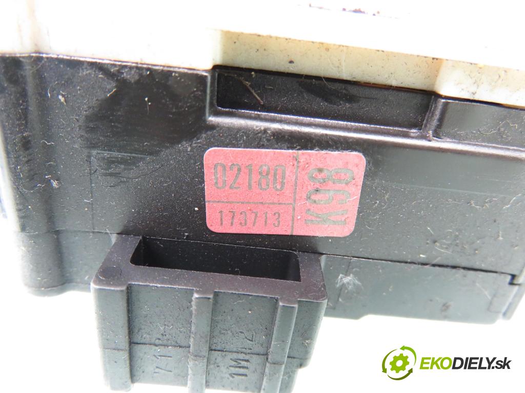 TOYOTA COROLLA (_E12_) HB 2004 66,00 2.0 D-4D 1995,00 páčka/prepínač 02180173713 ; 02290173738