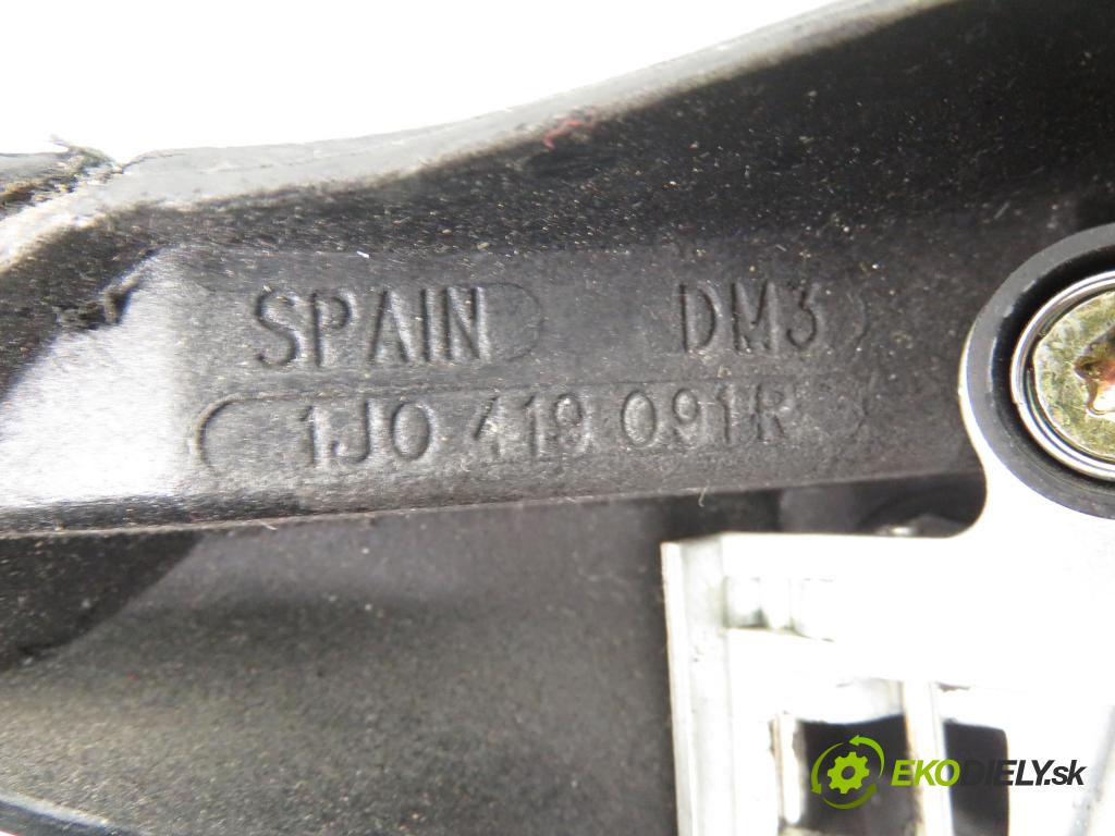 VW GOLF IV (1J1) HB 1999 74,00 1.6 - AKL 1595,00 Volant 1J0419091R ; 3B0880201AG (Volant)