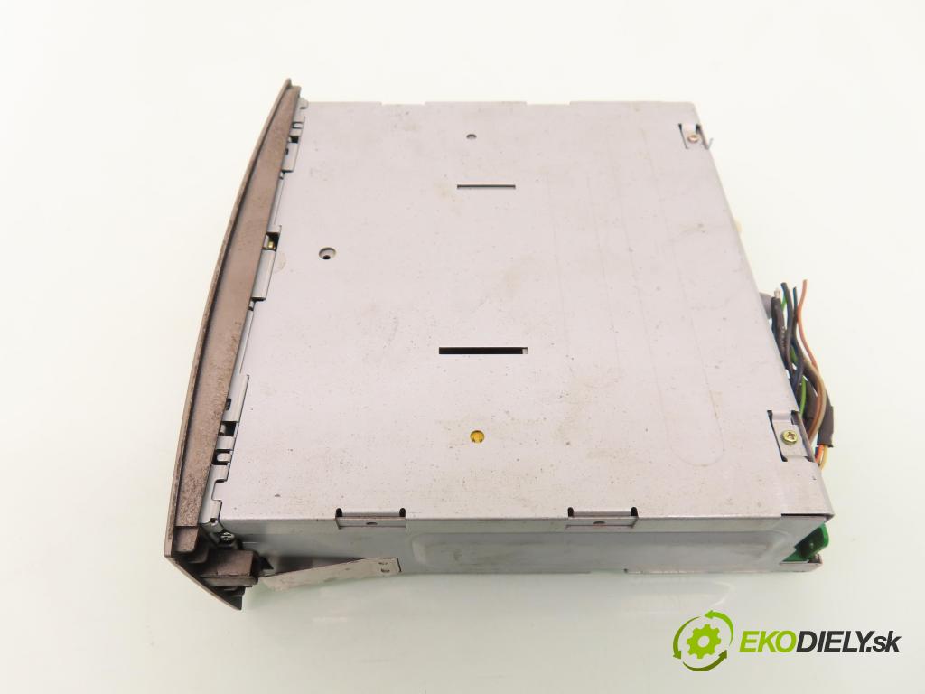 RENAULT SCENIC II (JM0/1_) MINIVAN 2004 99,00 2.0 135 - F4R 770 1998,00 RADIO CD 8200300863A