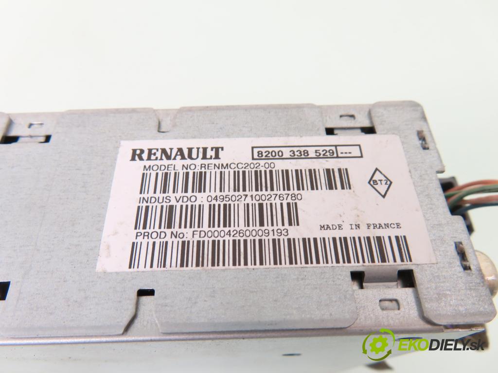 RENAULT SCENIC II (JM0/1_) MINIVAN 2004 99,00 2.0 135 - F4R 770 1998,00 CZYTNIK navigace 8200339751A ; 8200338529 (Ostatní)