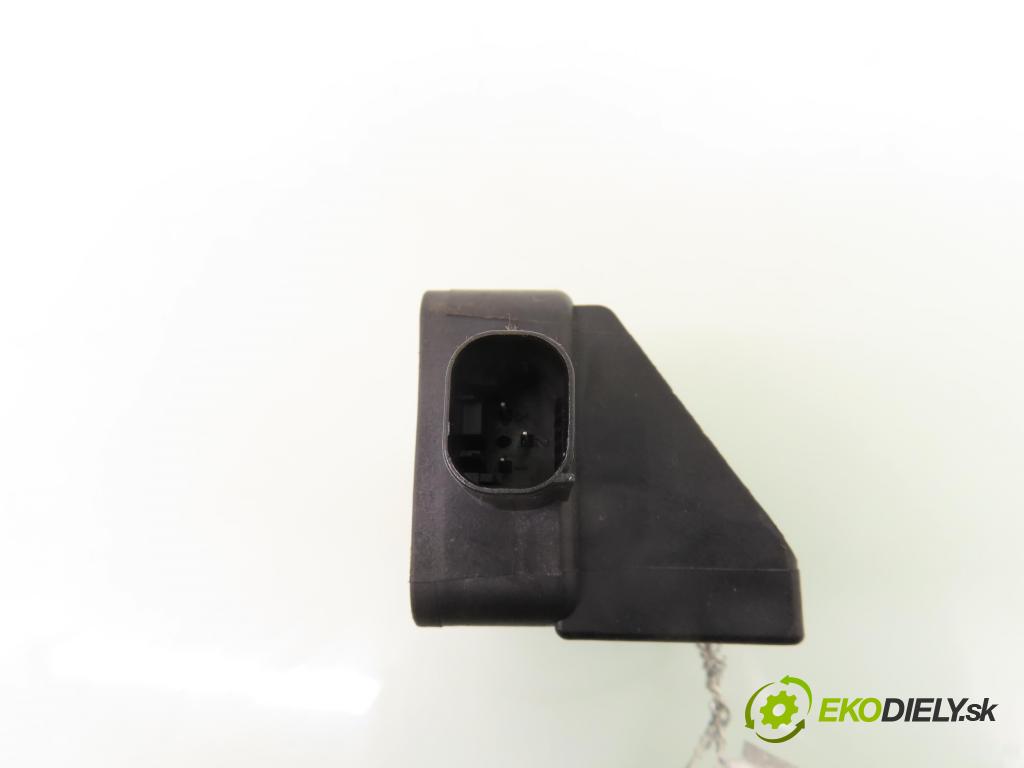VW GOLF IV Variant (1J5) KOMBI 2001 96,00 1.9 TDI - ASZ 1896,00 snímač ESP 1J0907657B