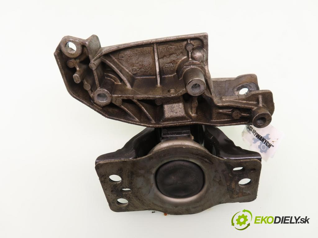 RENAULT SCENIC II (JM0/1_) MINIVAN 2004 99,00 2.0 135 - F4R 770 1998,00 Uchytenie Motor 8200044920F