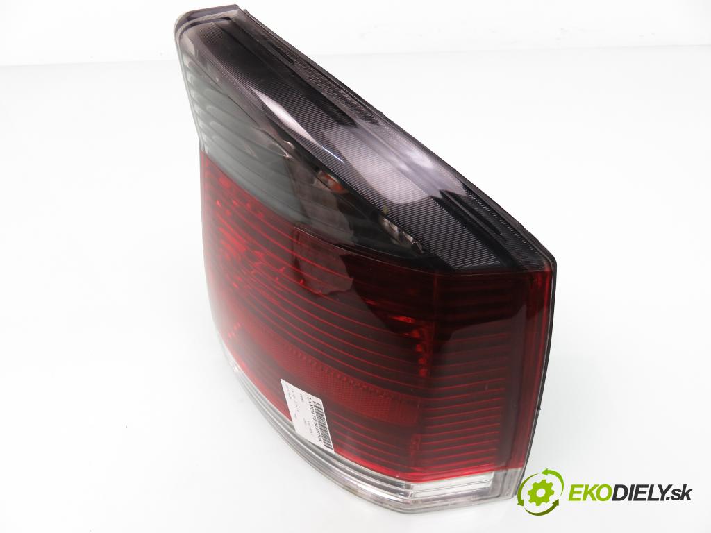 OPEL VECTRA C (Z02) LIFTBACK 2003 74,00 1.6 16V - Z 16 XE 1598,00 Svetlo pravé zadné