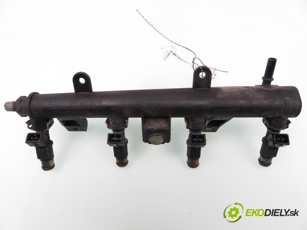 PEUGEOT 206 liftback (2A/C) HB 2003 440,00 1.1 i - HFX (TU1JP) 1124,00 Lišta vstrekovacia 9628982980 ; 01F002A (Vstrekovacia lišta)