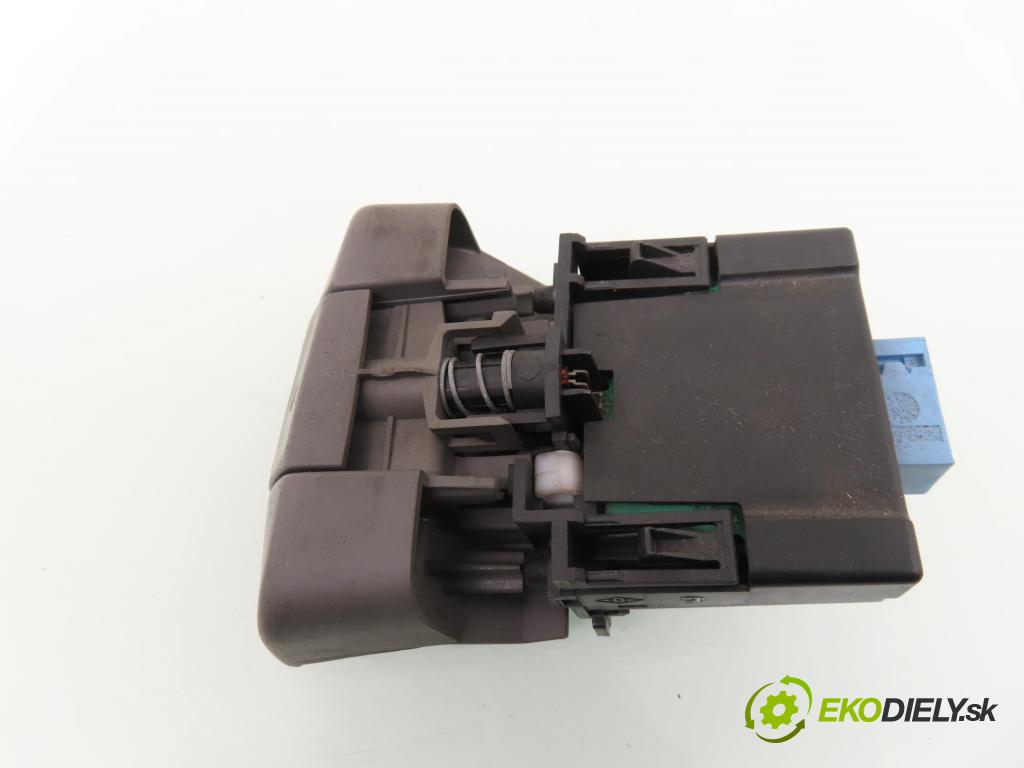 RENAULT SCENIC II (JM0/1_) MINIVAN 2004 83,00 1.6 (JM0C, JM0J, JM1B) - K4M 782 1598,00 vypínač brzdy MANUÁLNY: 8200270265A