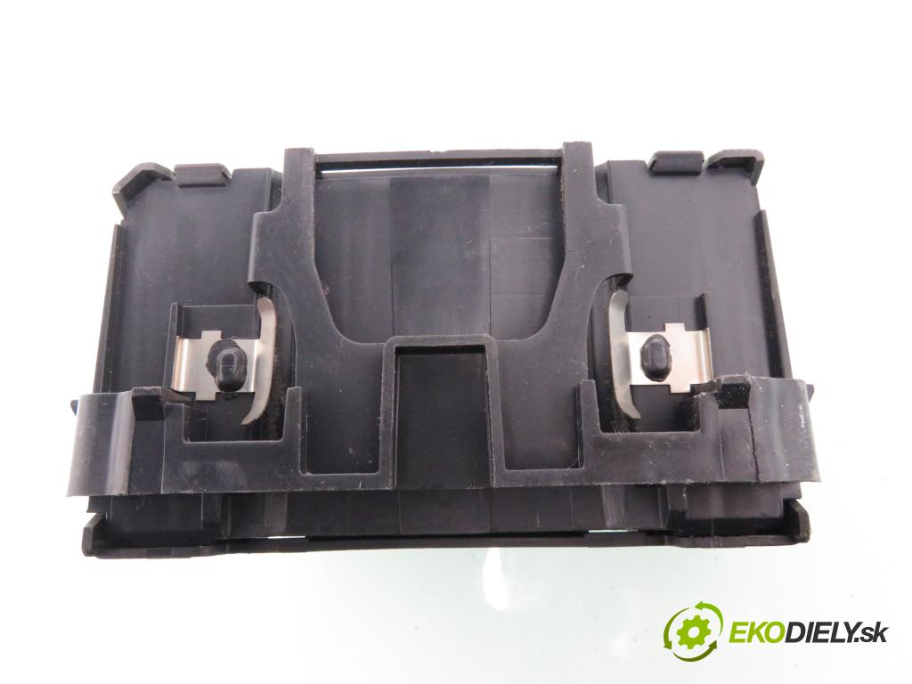 RENAULT MEGANE II (BM0/1_, CM0/1_) HB 2002 83,00 1.6 16V 113 - K4M 760 1598,00 spinačka / imobilizéra IMMO / Riadiaca jednotka 8200283924 ; 8200242405 ; 8200305575