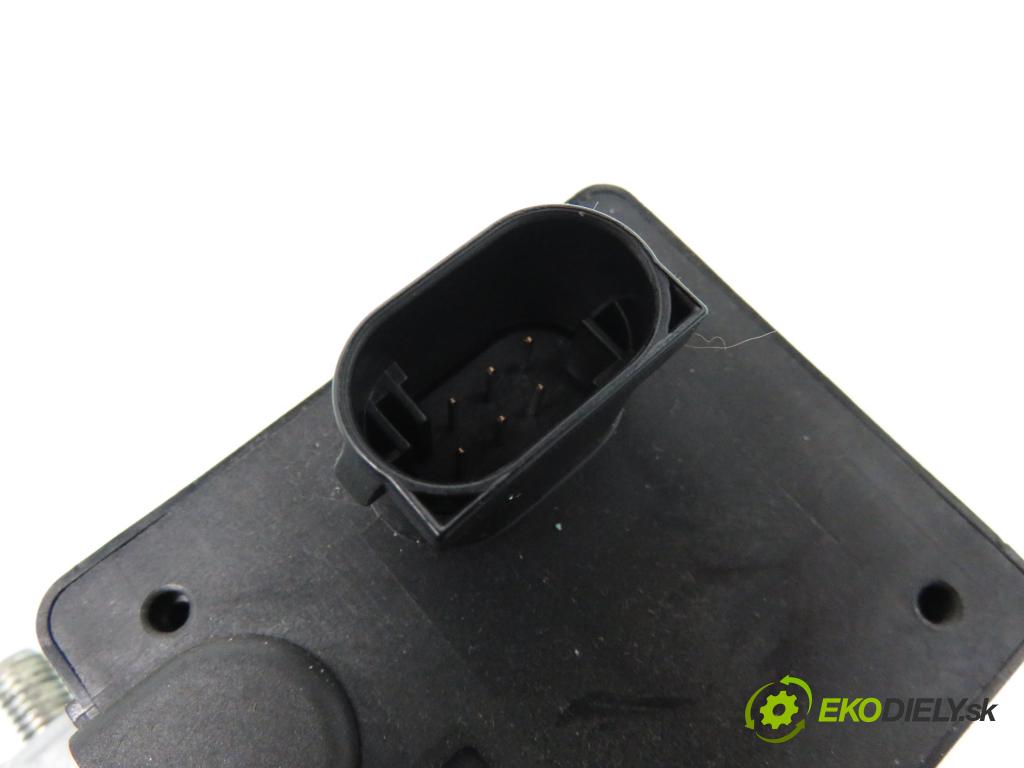 RENAULT MEGANE II (BM0/1_, CM0/1_) HB 2002 83,00 1.6 16V 113 - K4M 760 1598,00 spinačka / imobilizéra IMMO / Riadiaca jednotka 8200283924 ; 8200242405 ; 8200305575