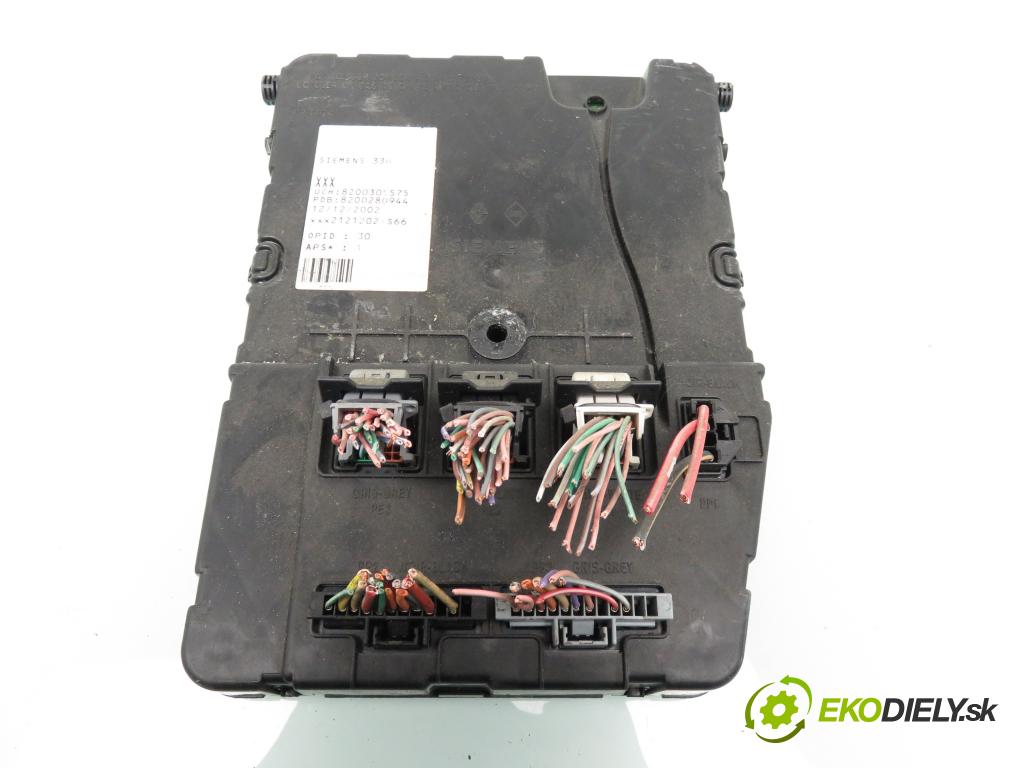 RENAULT MEGANE II (BM0/1_, CM0/1_) HB 2002 83,00 1.6 16V 113 - K4M 760 1598,00 spinačka / imobilizéra IMMO / Riadiaca jednotka 8200283924 ; 8200242405 ; 8200305575