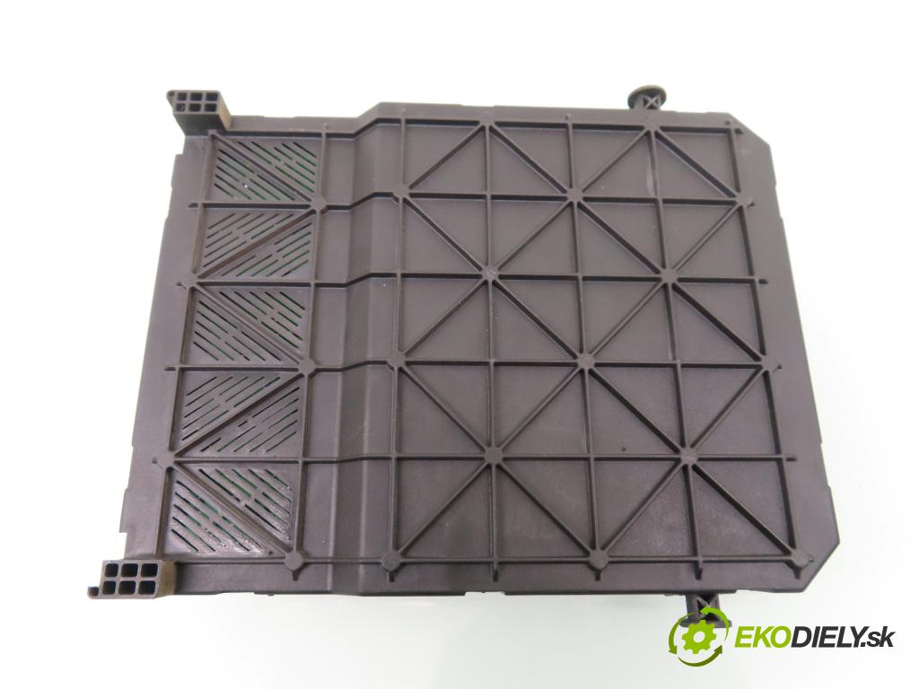 PEUGEOT 206 liftback (2A/C) HB 2003 50,00 1.4 HDi 8V 70 - 8HX 1398,00 MODUL BSI S118085220C ; 9652474780