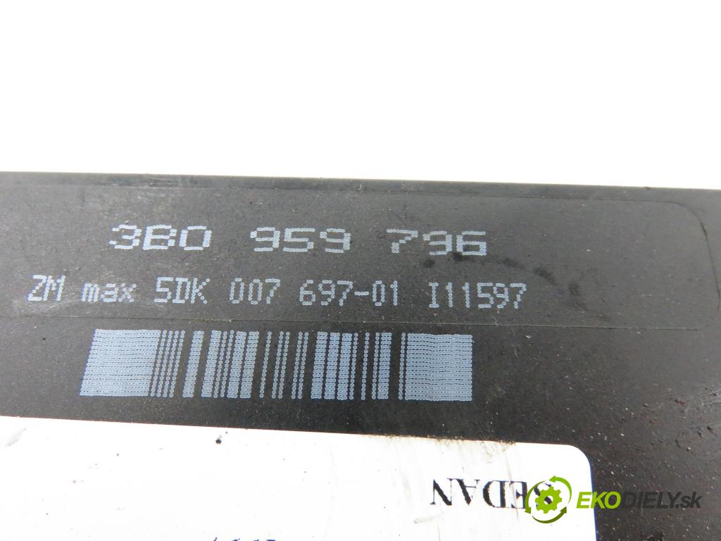 VW PASSAT B5 (3B2) SEDAN 1997 74,00 1.6 - ADP 1595,00 MODUL komfortu 3B0959796