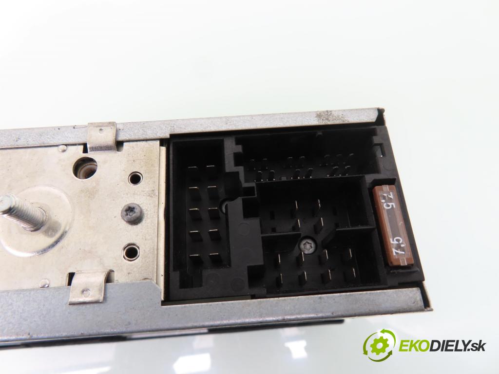 AUDI A3 (8L1) HB 1998 74,00 1.6 - AKL 1595,00 RADIO Modul 4B0035152B