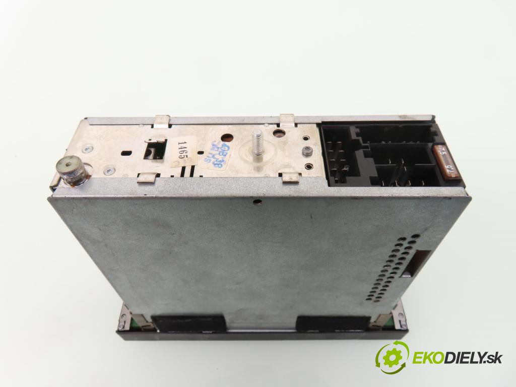 AUDI A3 (8L1) HB 1998 74,00 1.6 - AKL 1595,00 RADIO Modul 4B0035152B