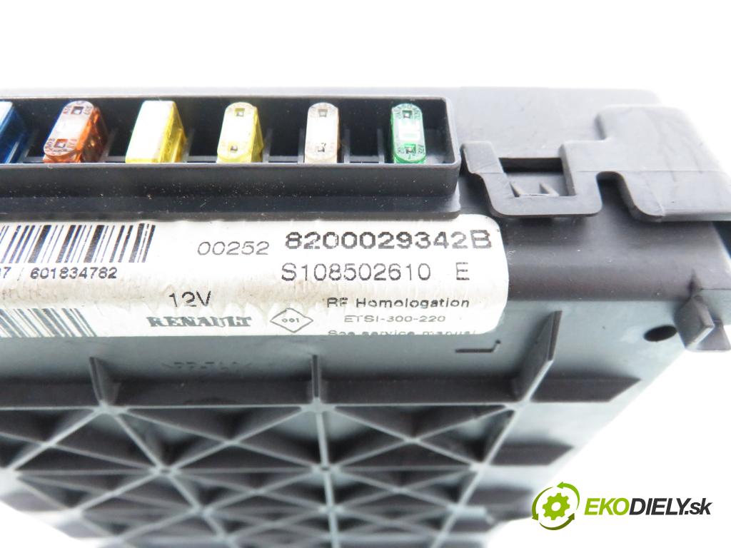RENAULT SCENIC I (JA0/1_) MINIVAN 2000 70,00 1.4 16V (JA0D, JA1H, Ja0W, JA10) - K4J 714 1390,00 spinačka / imobilizéra IMMO / Riadiaca jednotka 8200028833 ; S110137001 ; 8200029342B