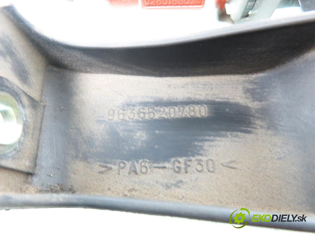 CITROEN XSARA (N1) HB 2001 80,00 1.6 16V 109 - NFU 1587,00 lišta vstřikovací 9636520780 ; 0280156034 (Vstřikovací lišty)