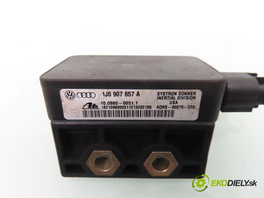 VW GOLF IV (1J1) KOMBI 2000 66,00 1.9 TDI - AGR 1896,00 snímač ESP 1J0907657A