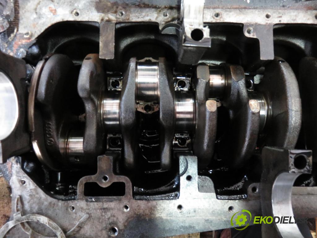 VW TRANSPORTER IV Skrzynia (70XA) FURGON 1998 65,00 2.5 TDI - AYY 2461,00 blok Motor 046103021E (Blok motora)