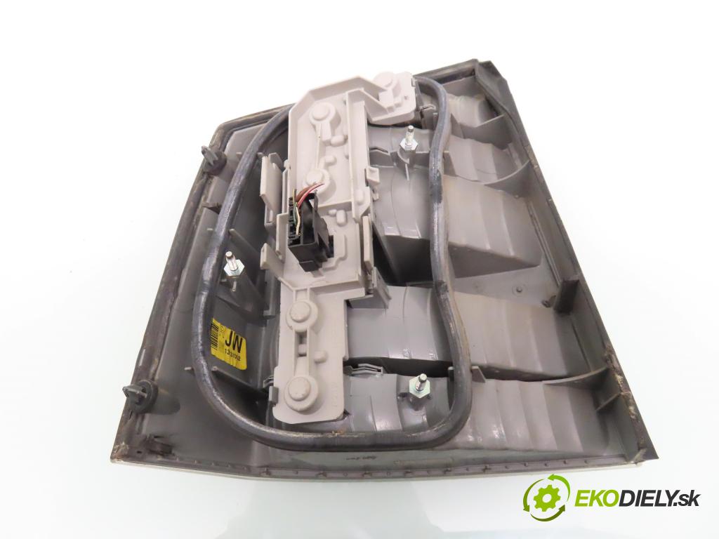 OPEL VECTRA C (Z02) LIFTBACK 2006 110,00 1.9 CDTI - Z 19 DTH 1910,00 světlo pravé zadní 13131002