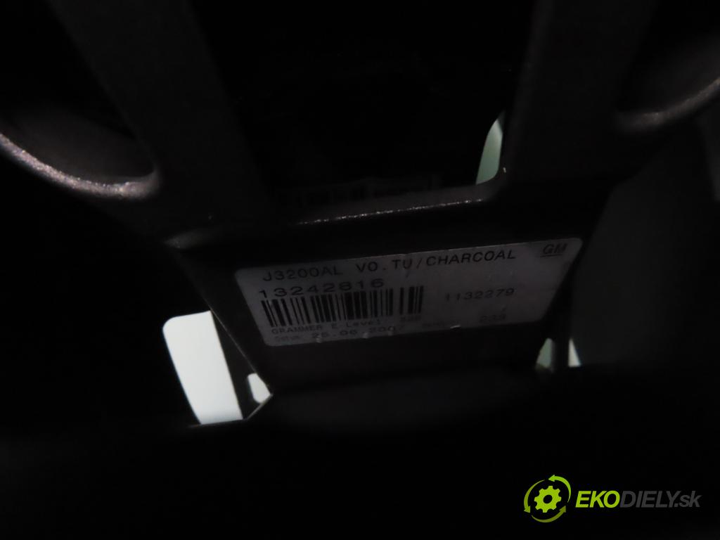 OPEL VECTRA C (Z02) LIFTBACK 2006 110,00 1.9 CDTI - Z 19 DTH 1910,00 Lakťová opierka 13242816 ; 24443163