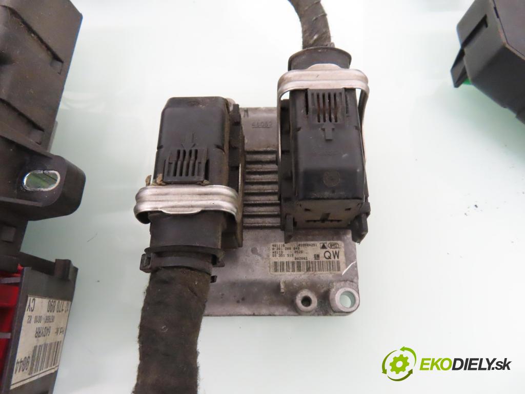 OPEL SIGNUM HB 2004 155,00 3.2 V6 - Z 32 SE 3175,00 spinačka / imobilizéra IMMO / Riadiaca jednotka 0261208049 ; 55351519 ; 13162134DL