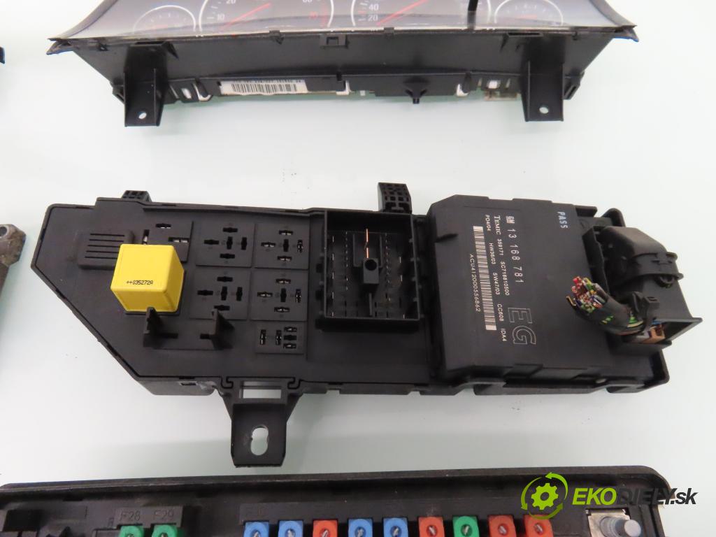 OPEL SIGNUM HB 2004 155,00 3.2 V6 - Z 32 SE 3175,00 spinačka / imobilizéra IMMO / Riadiaca jednotka 0261208049 ; 55351519 ; 13162134DL